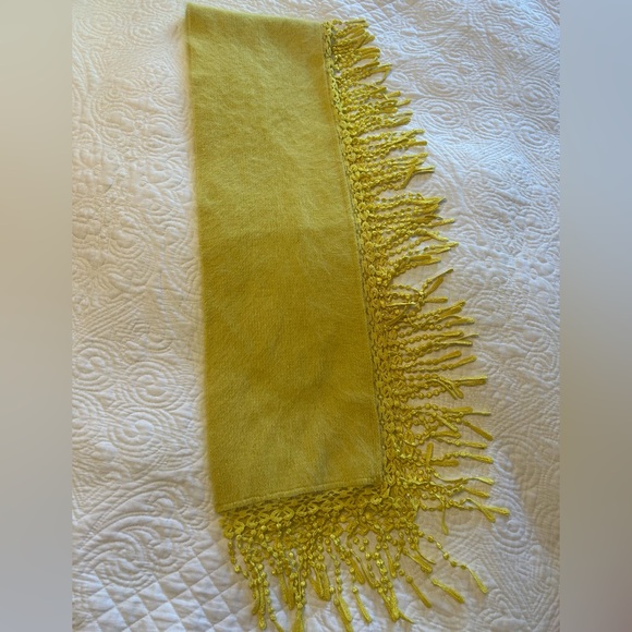 Vintage Vanesha Angora Fur Elegant Muted Yellow Fringe Scarf - Picture 6 of 9